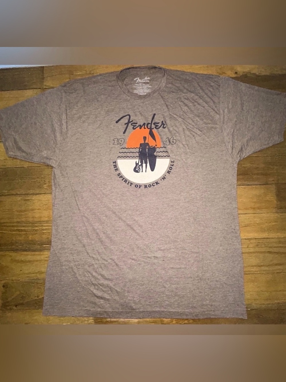 FENDER Brown Sunset Spirit of Rock n Roll Surfboard T-Shirt large Unisex
NWT - Picture 4 of 9